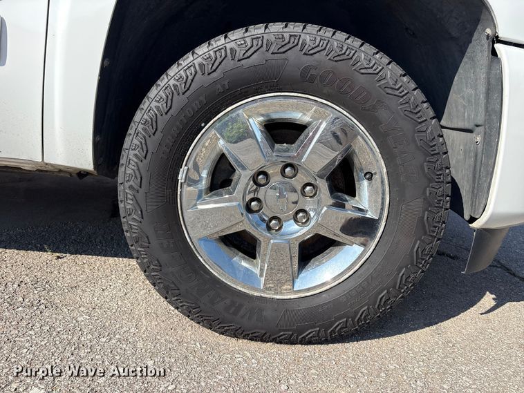 image for item FB8808 2010 Chevrolet Silverado Hybrid Crew Cab pickup truck