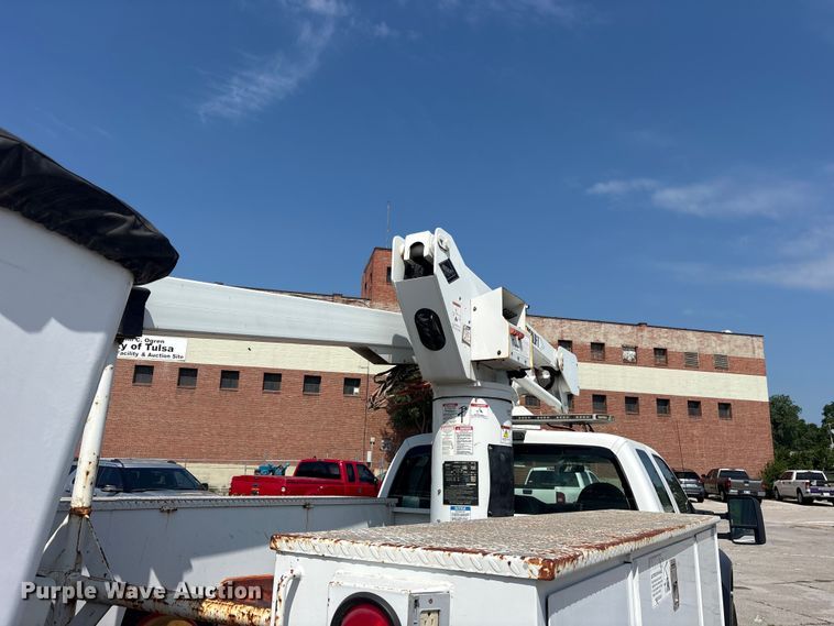 image for item FB8809 2009 Ford F550 bucket truck