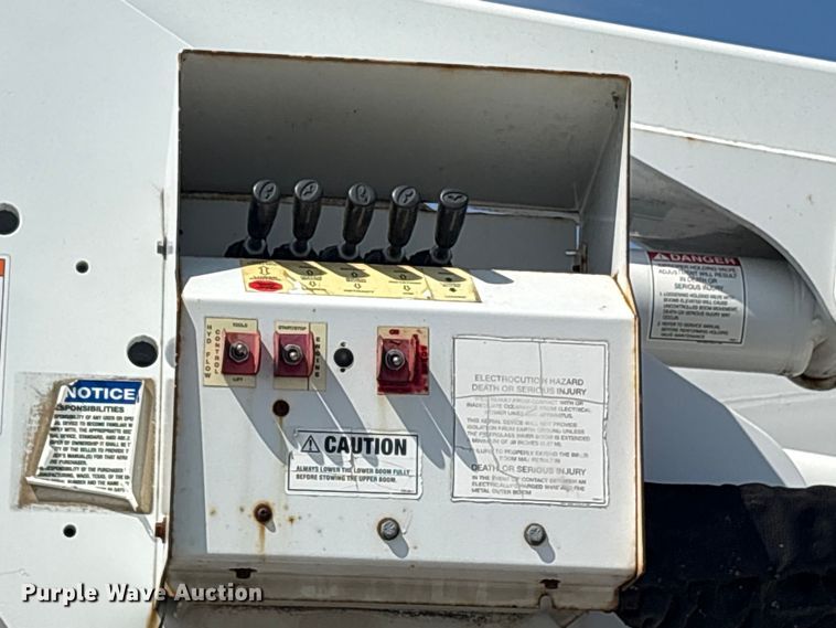 image for item FB8809 2009 Ford F550 bucket truck