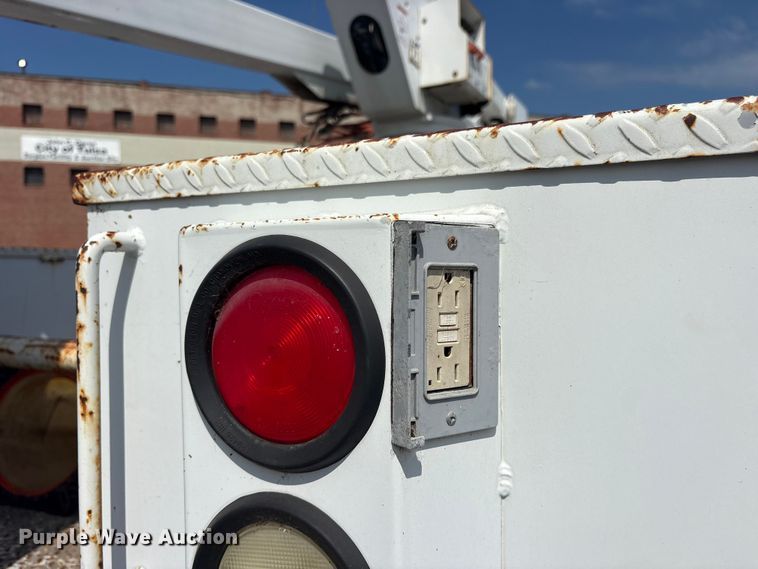 image for item FB8809 2009 Ford F550 bucket truck