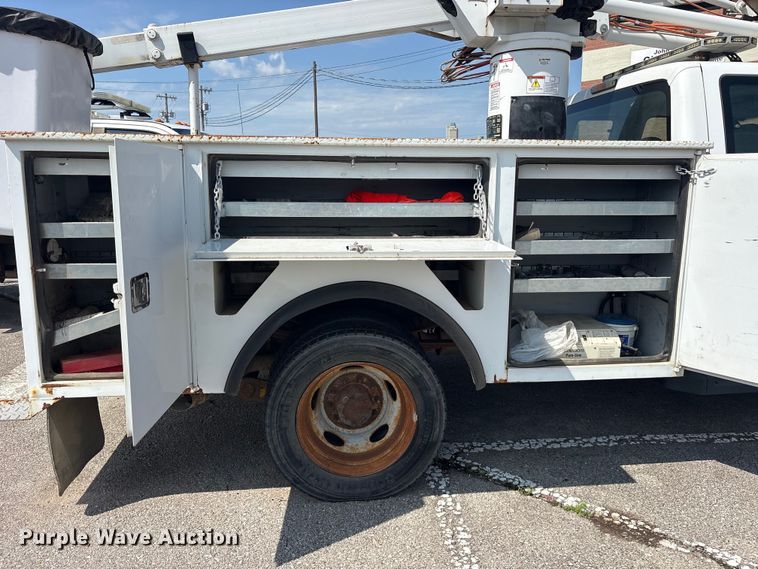 image for item FB8809 2009 Ford F550 bucket truck