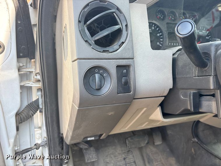 image for item FB8809 2009 Ford F550 bucket truck