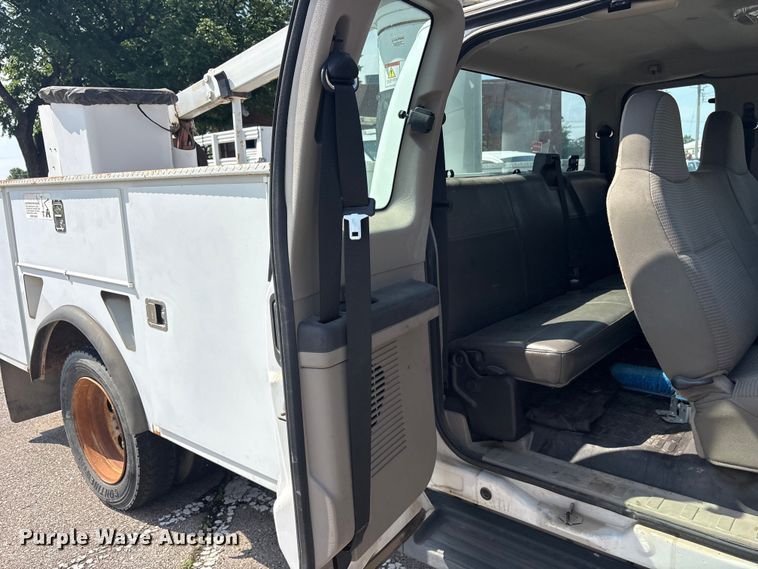 image for item FB8809 2009 Ford F550 bucket truck
