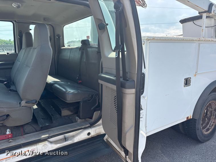 image for item FB8809 2009 Ford F550 bucket truck