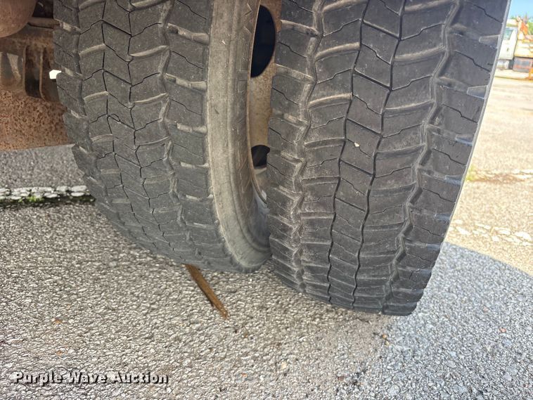 image for item FB8809 2009 Ford F550 bucket truck