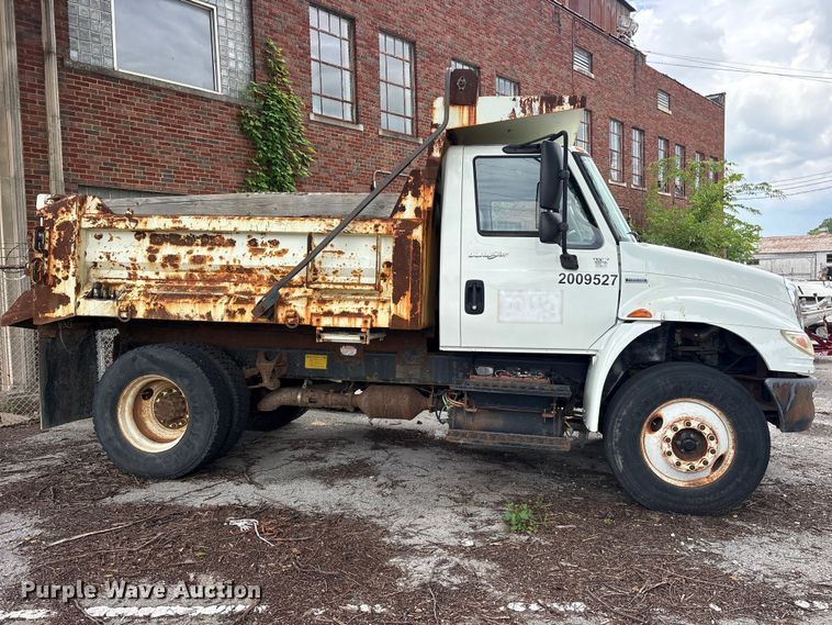 image for item FB8812 2009 International DuraStar 4400 dump truck