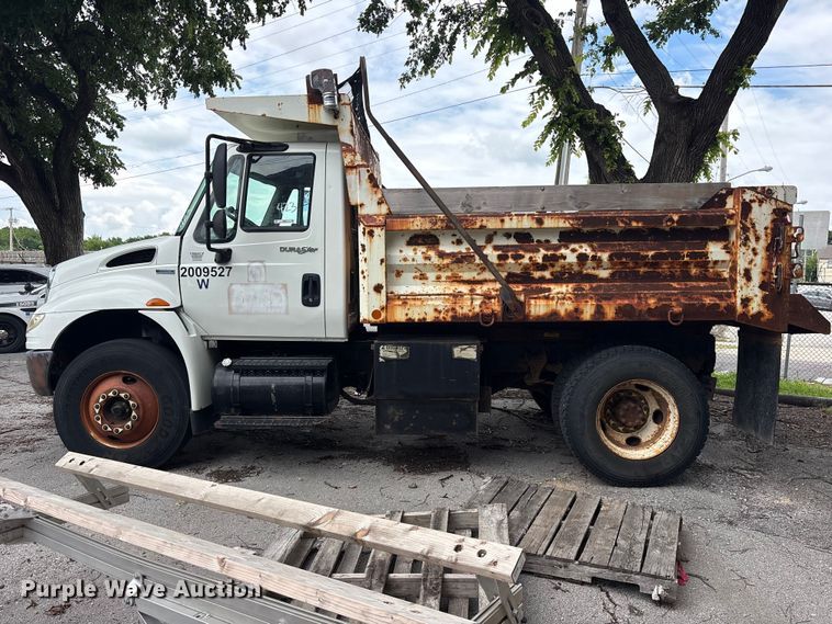 image for item FB8812 2009 International DuraStar 4400 dump truck