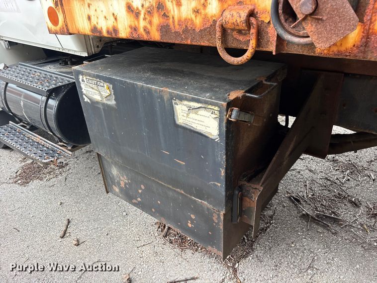 image for item FB8812 2009 International DuraStar 4400 dump truck