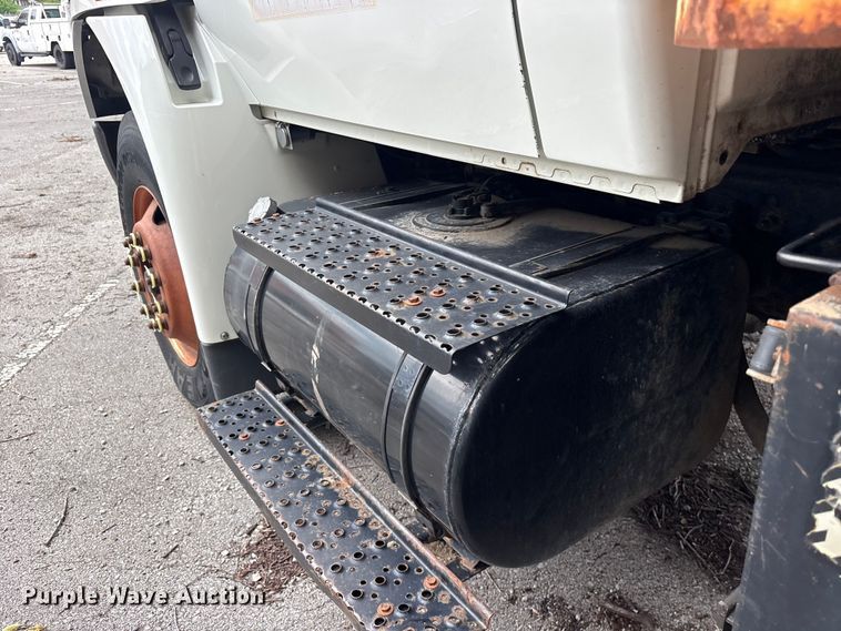 image for item FB8812 2009 International DuraStar 4400 dump truck