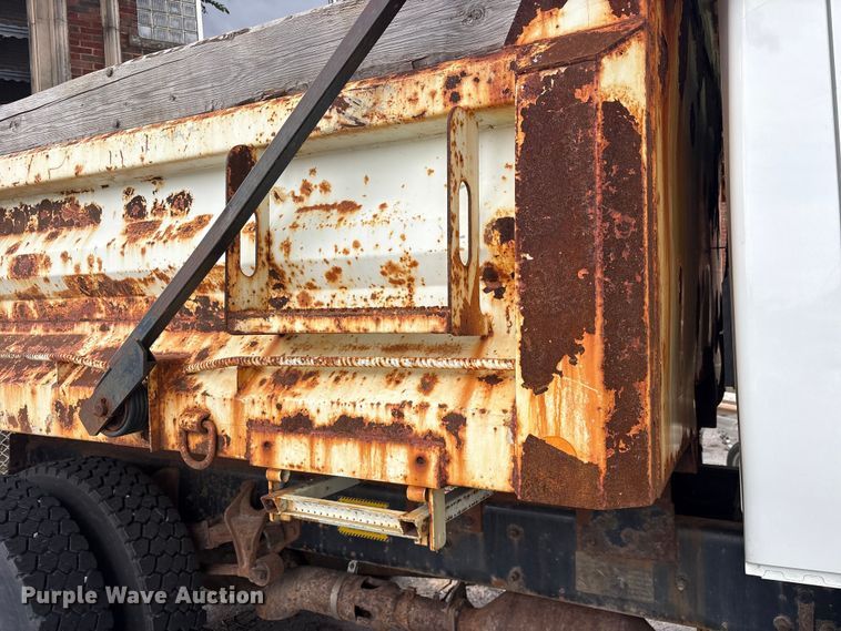 image for item FB8812 2009 International DuraStar 4400 dump truck