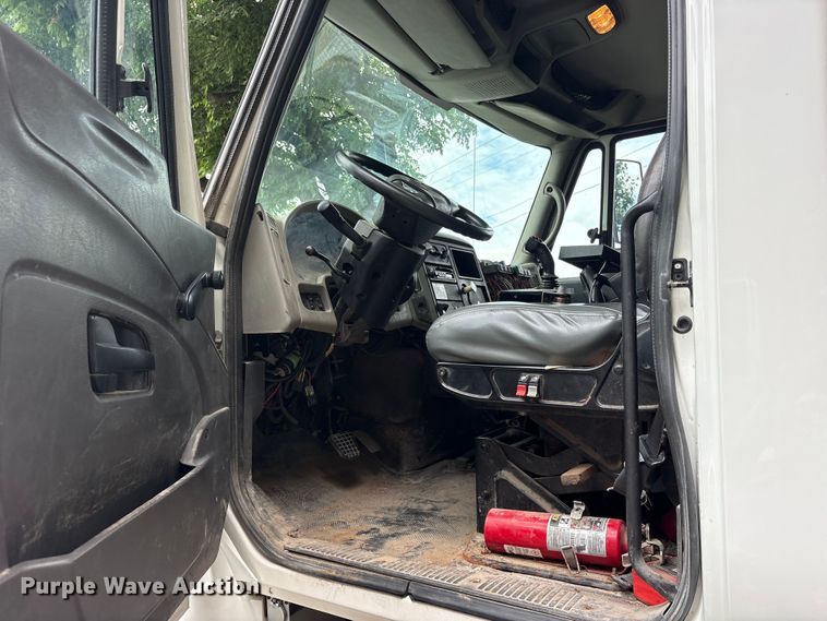 image for item FB8812 2009 International DuraStar 4400 dump truck