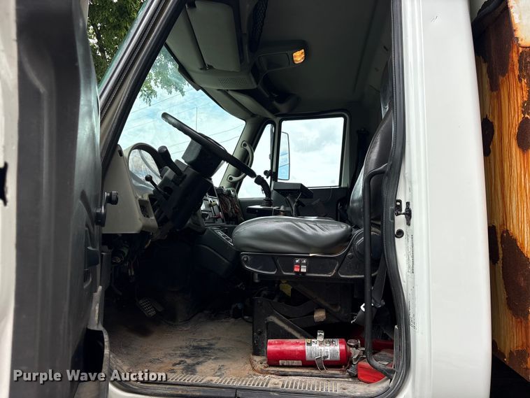 image for item FB8812 2009 International DuraStar 4400 dump truck
