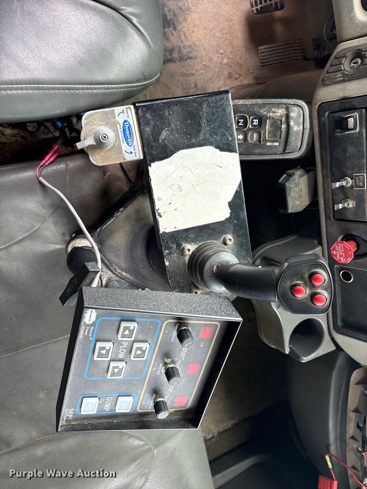image for item FB8812 2009 International DuraStar 4400 dump truck