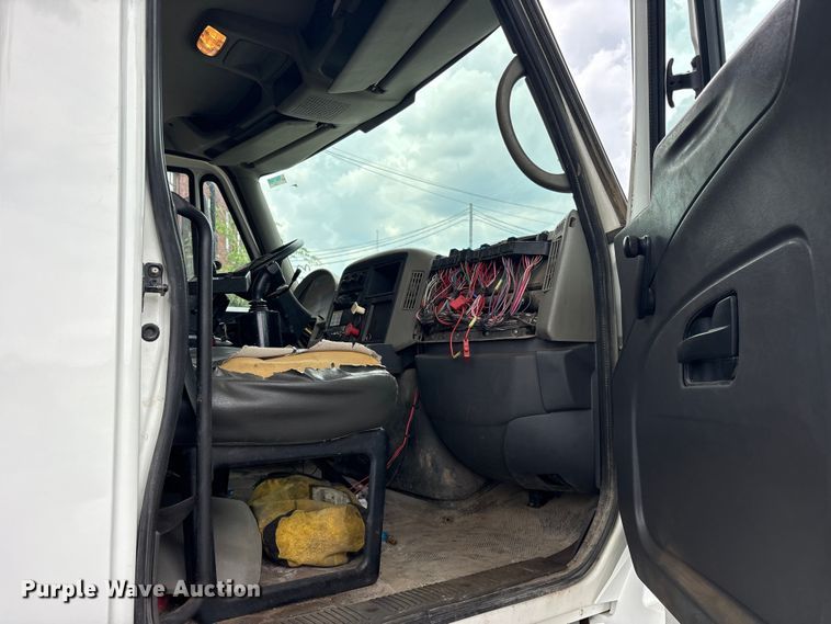 image for item FB8812 2009 International DuraStar 4400 dump truck