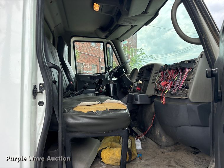 image for item FB8812 2009 International DuraStar 4400 dump truck