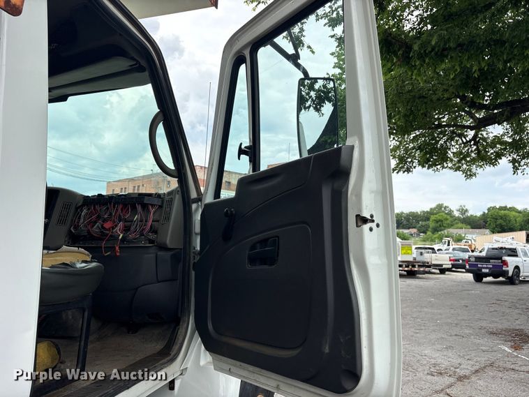 image for item FB8812 2009 International DuraStar 4400 dump truck