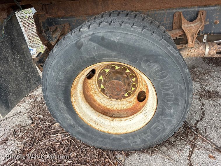 image for item FB8812 2009 International DuraStar 4400 dump truck