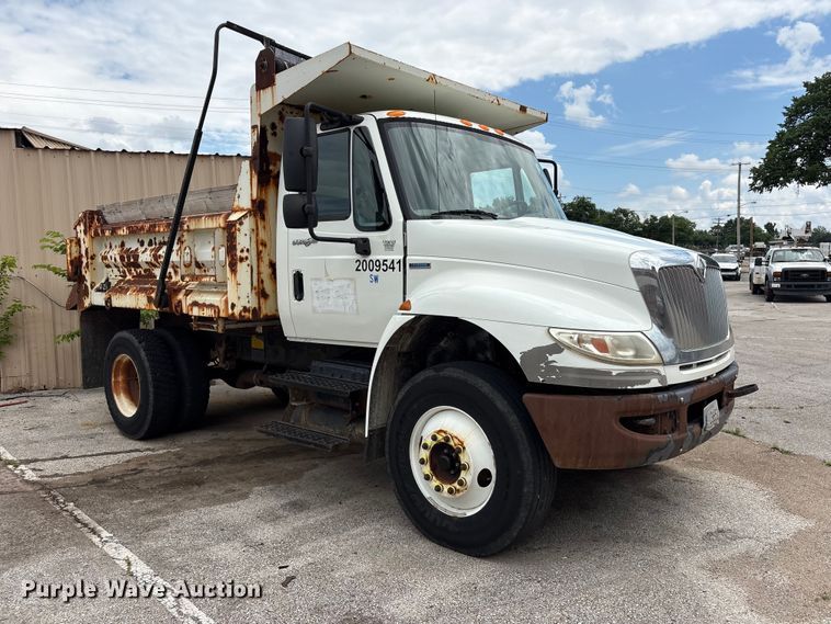 image for item FB8813 2009 International DuraStar 4400 dump truck