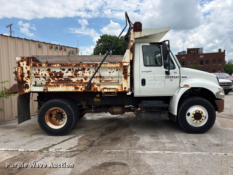 image for item FB8813 2009 International DuraStar 4400 dump truck