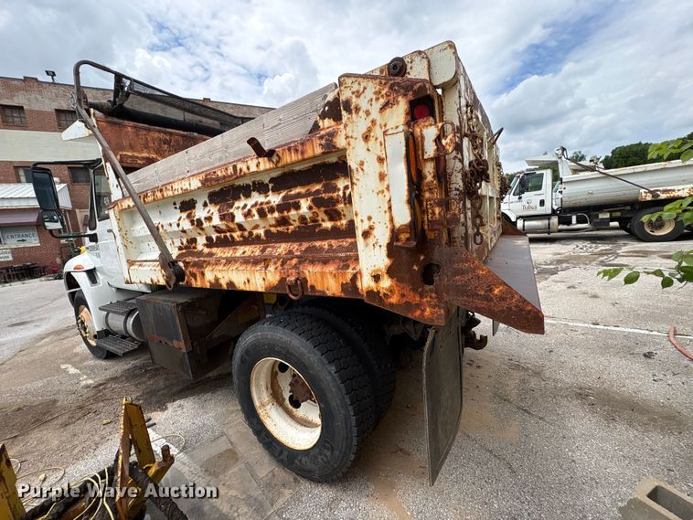 image for item FB8813 2009 International DuraStar 4400 dump truck