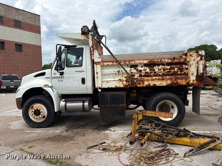 image for item FB8813 2009 International DuraStar 4400 dump truck