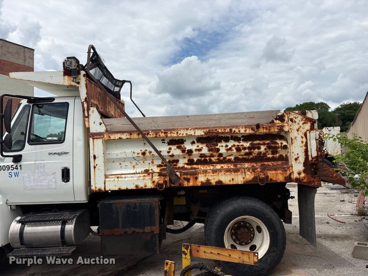 image for item FB8813 2009 International DuraStar 4400 dump truck