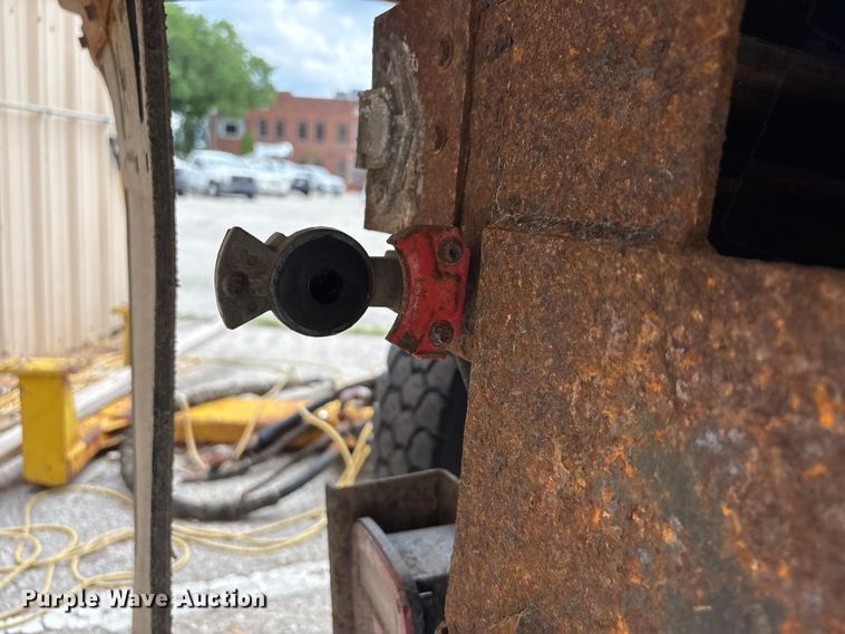 image for item FB8813 2009 International DuraStar 4400 dump truck
