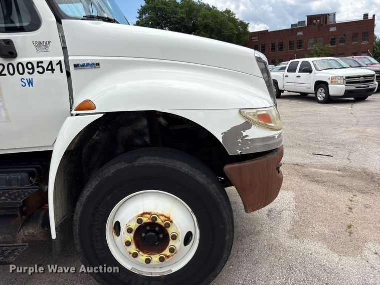 image for item FB8813 2009 International DuraStar 4400 dump truck