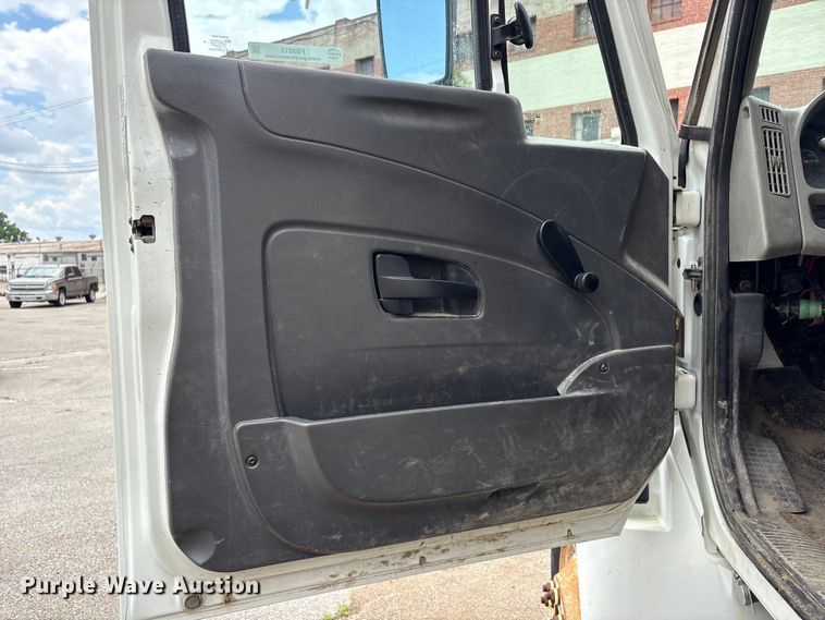 image for item FB8813 2009 International DuraStar 4400 dump truck