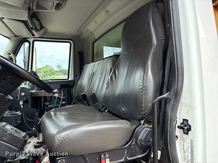 image for item FB8813 2009 International DuraStar 4400 dump truck