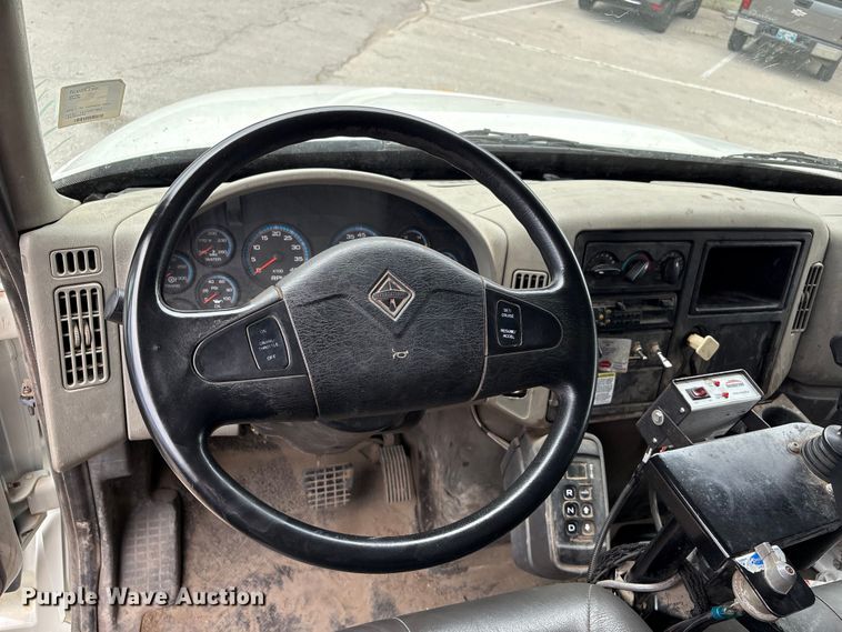 image for item FB8813 2009 International DuraStar 4400 dump truck
