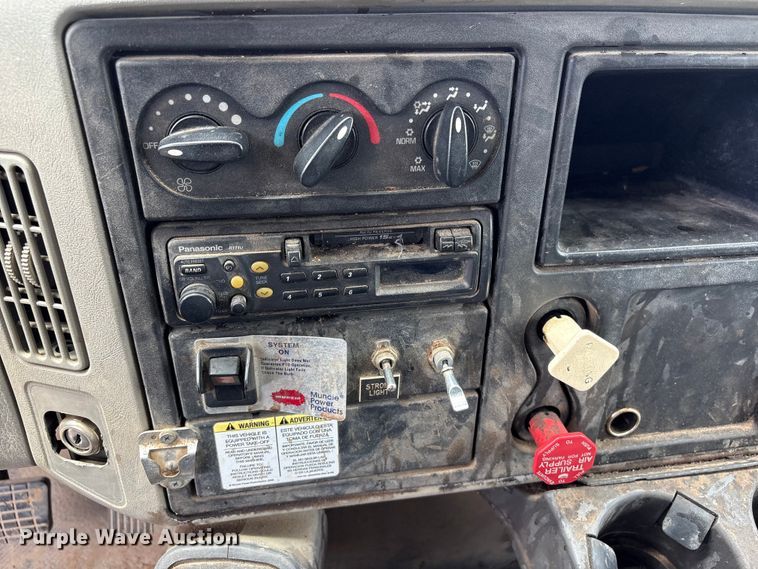 image for item FB8813 2009 International DuraStar 4400 dump truck