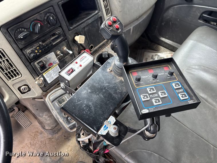 image for item FB8813 2009 International DuraStar 4400 dump truck