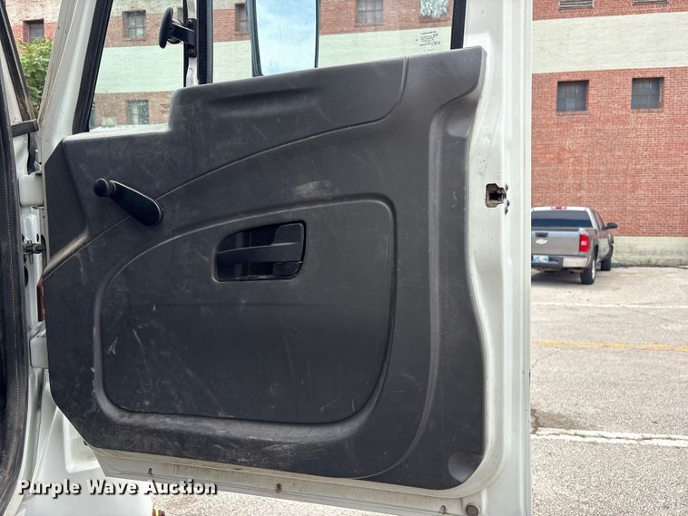 image for item FB8813 2009 International DuraStar 4400 dump truck