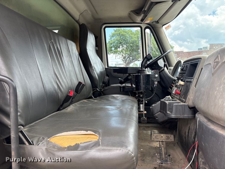 image for item FB8813 2009 International DuraStar 4400 dump truck