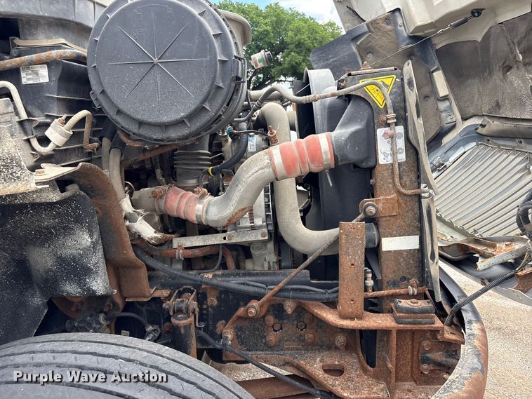 image for item FB8813 2009 International DuraStar 4400 dump truck