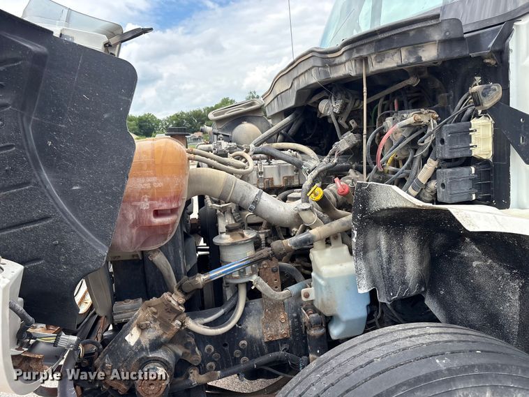 image for item FB8813 2009 International DuraStar 4400 dump truck