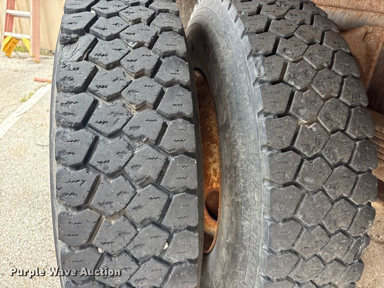 image for item FB8813 2009 International DuraStar 4400 dump truck
