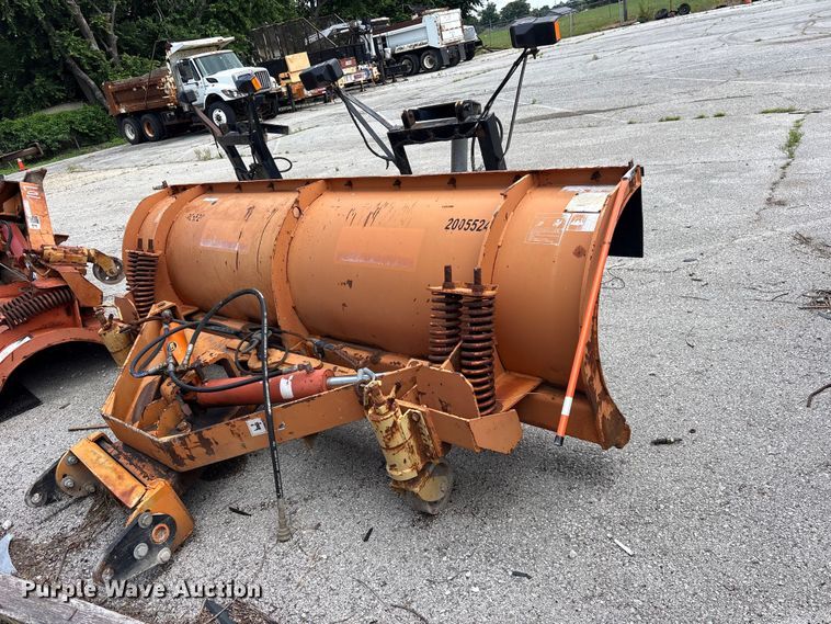 image for item FB8818 2005 Wausau R3610H snow plow