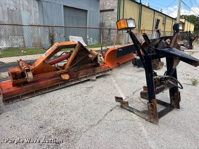 image for item FB8819 2005 Wausau R3610H snow plow