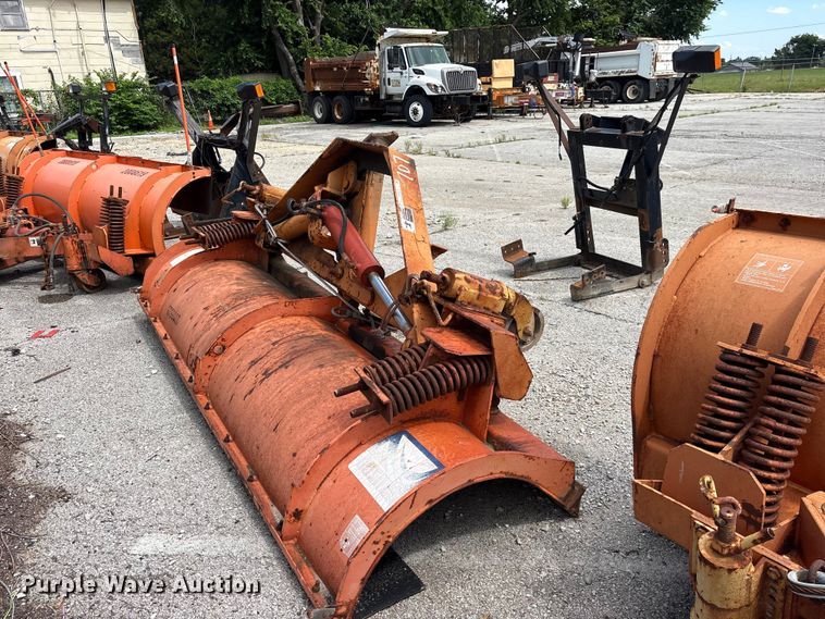 image for item FB8819 2005 Wausau R3610H snow plow