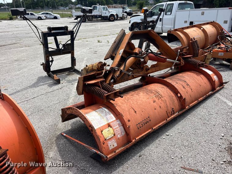 image for item FB8819 2005 Wausau R3610H snow plow
