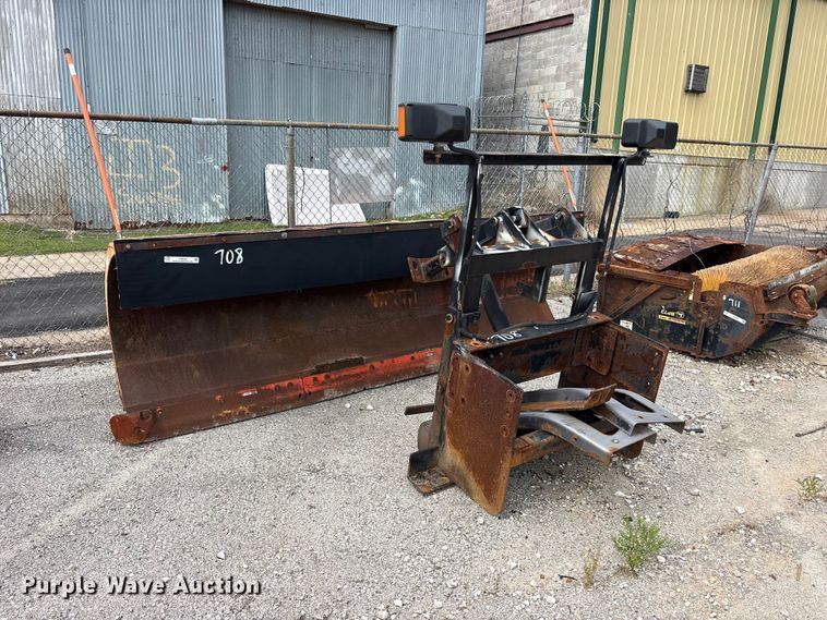 image for item FB8820 2004 Wausau R3610H snow plow