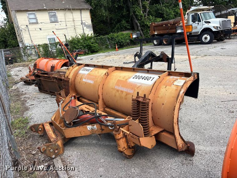 image for item FB8820 2004 Wausau R3610H snow plow