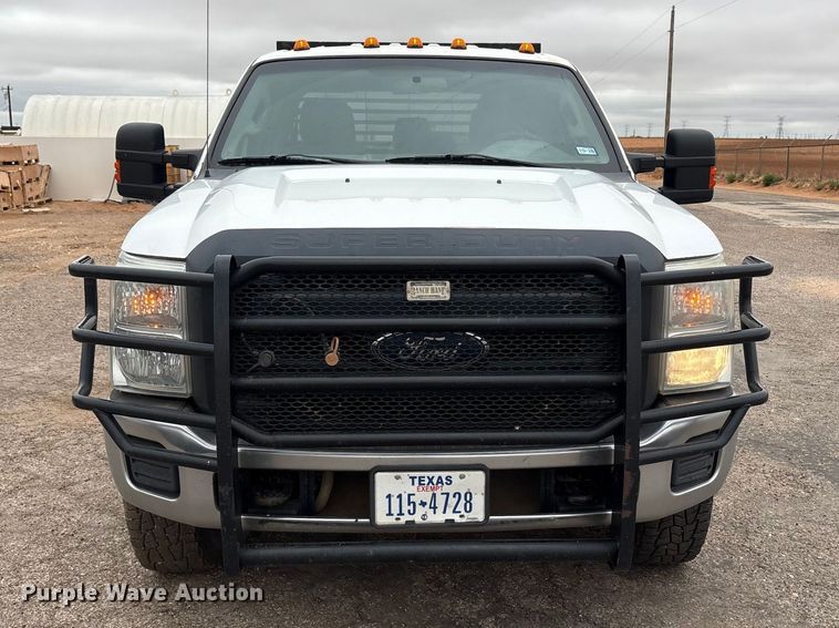 image for item FC2223 2014 Ford F350 Super Duty Crew Cab flatbed pickup truck