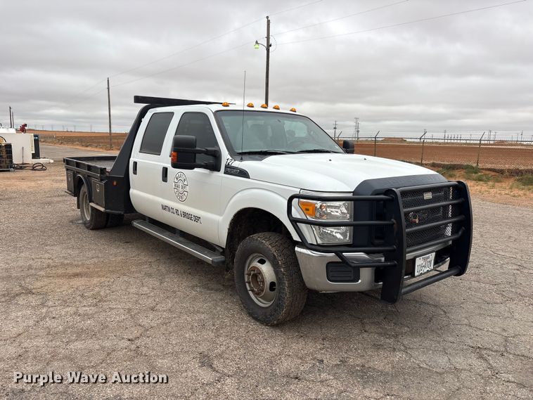 image for item FC2223 2014 Ford F350 Super Duty Crew Cab flatbed pickup truck