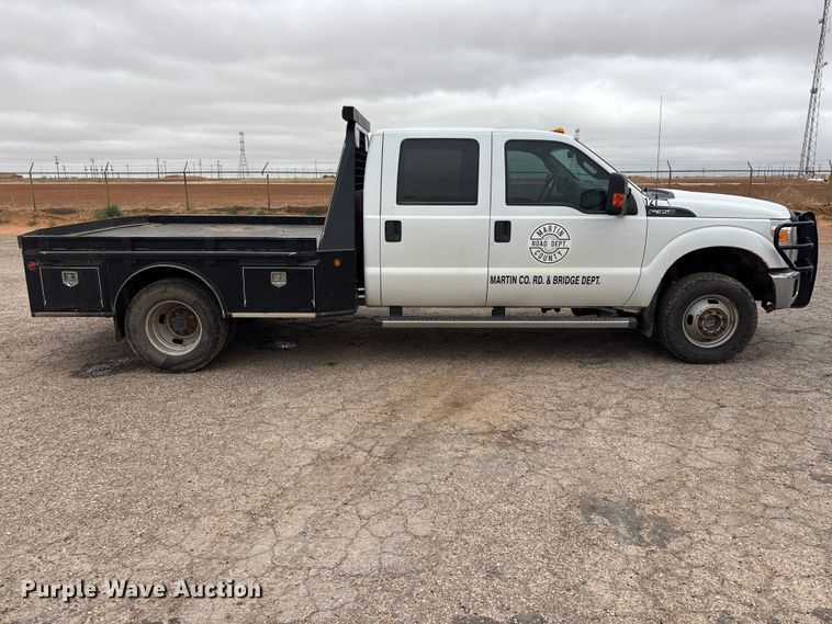 image for item FC2223 2014 Ford F350 Super Duty Crew Cab flatbed pickup truck
