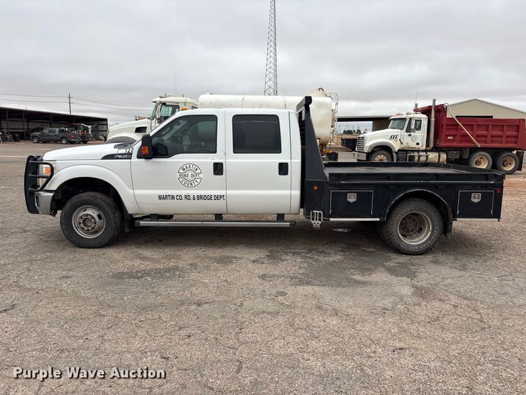 image for item FC2223 2014 Ford F350 Super Duty Crew Cab flatbed pickup truck
