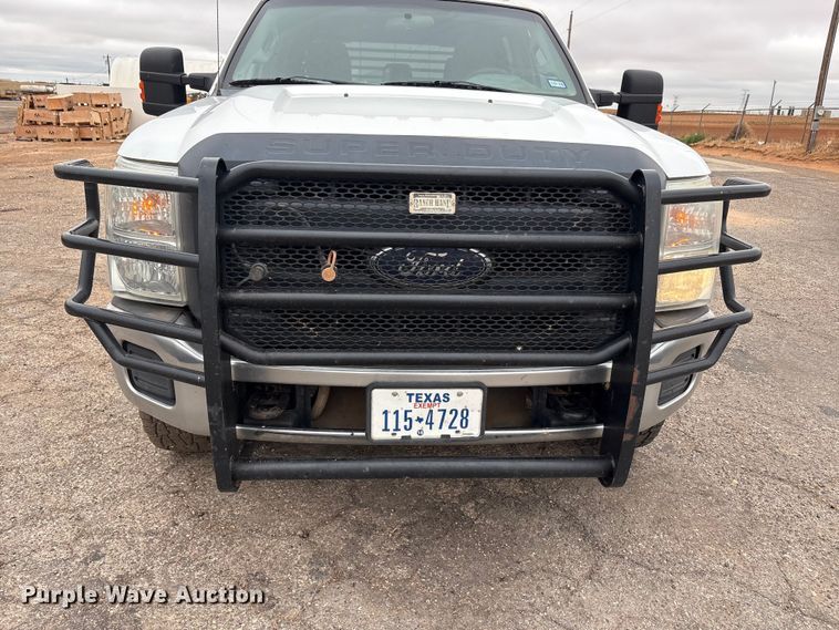 image for item FC2223 2014 Ford F350 Super Duty Crew Cab flatbed pickup truck