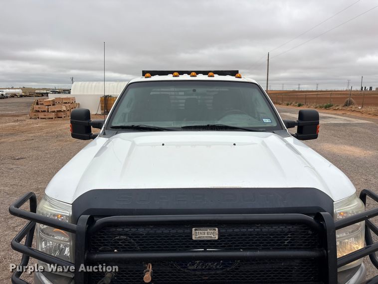 image for item FC2223 2014 Ford F350 Super Duty Crew Cab flatbed pickup truck